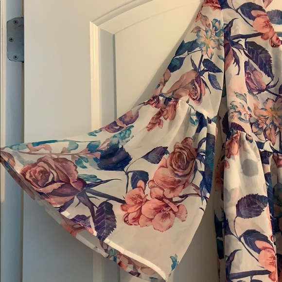 Show me your mumu S bell sleeve with lace up - Picture 4 of 6